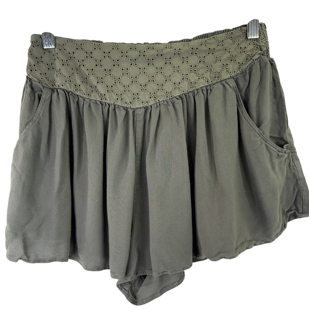 American Eagle Outfitters Women's Green Eyelet Flowy Shorts Size Small